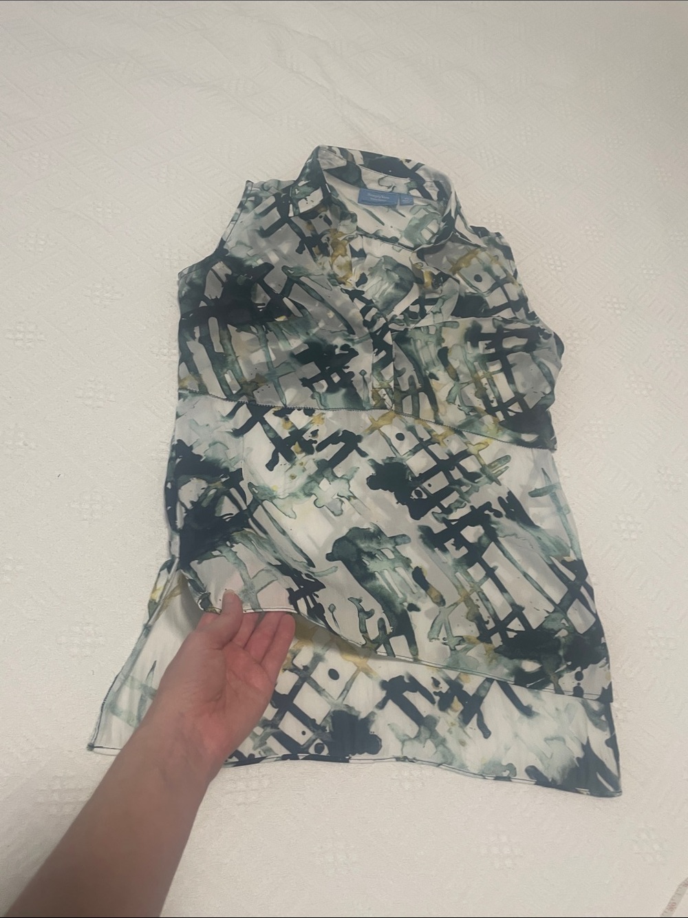 🖤5/$25 Vera wang silky Sleeveless Abstract Print Layered Blouse Blue Green White - Picture 13 of 17